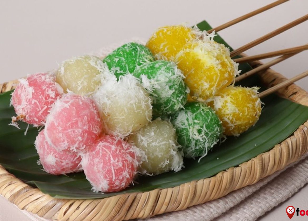 Mengenal Kue Cenil: Kue Manis Berwarna Ceria dari Indonesia
