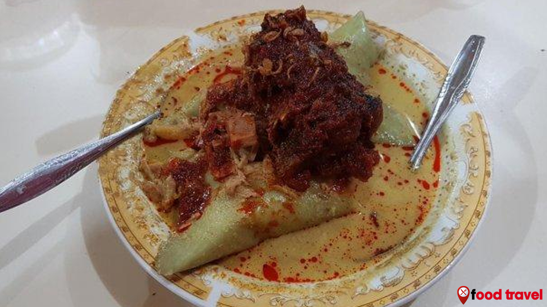 Mengenal Lontong Orari: Makanan Ikonik yang Wajib Dicoba