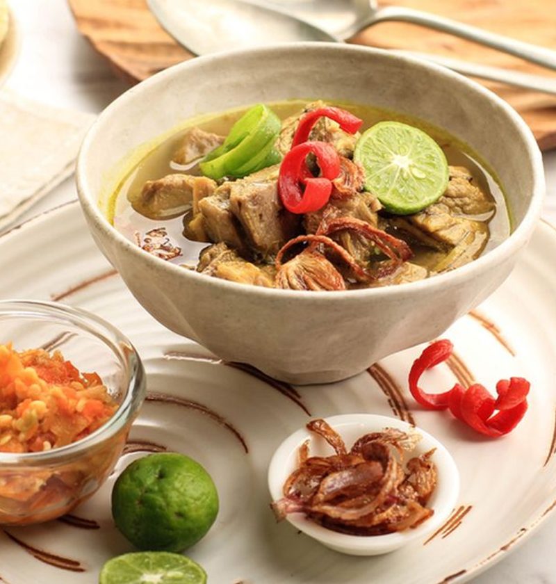 Soto Bandung: Sensasi Segar dan Gurih yang Membuat Ketagihan