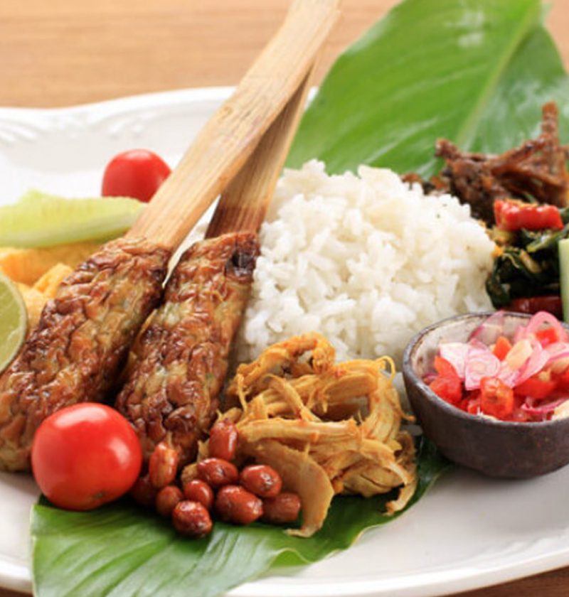 Nasi Campur Bali: Lezatnya Hidangan Warisan Pulau Dewata