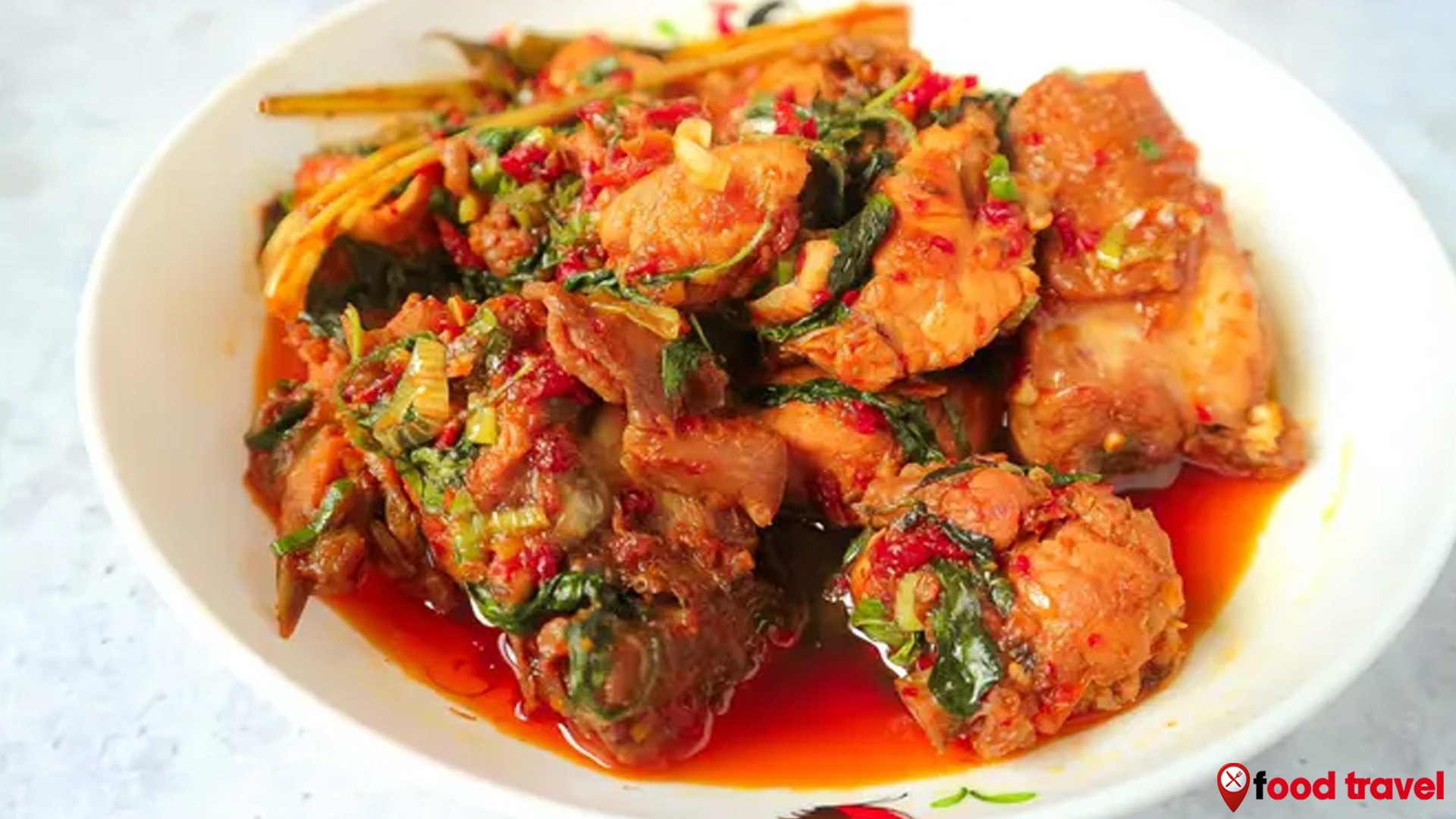 Nikmatnya Ayam Rica-Rica, Hidangan Pedas Favorit dari Manado