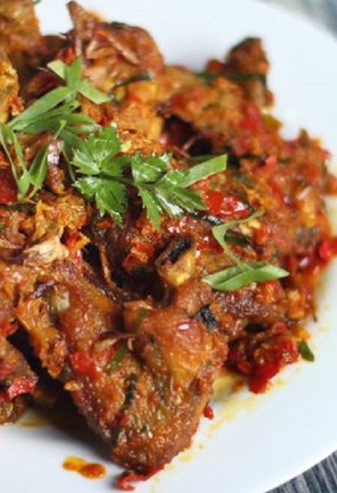 Nikmatnya Ayam Rica-Rica, Hidangan Pedas Favorit dari Manado 6 Nikmatnya Ayam Rica-Rica, Hidangan Pedas Favorit dari Manado