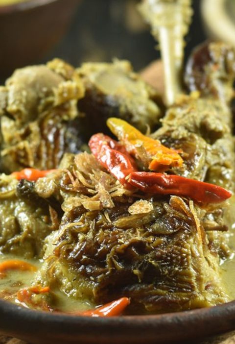 Rahasia Lezat Ayam Lodho, Warisan Kuliner Khas Jawa Timur