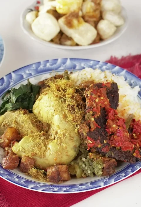 Nasi Kapau: 4 Rasa Khas yang Membuat Kuliner Ini Terus Populer