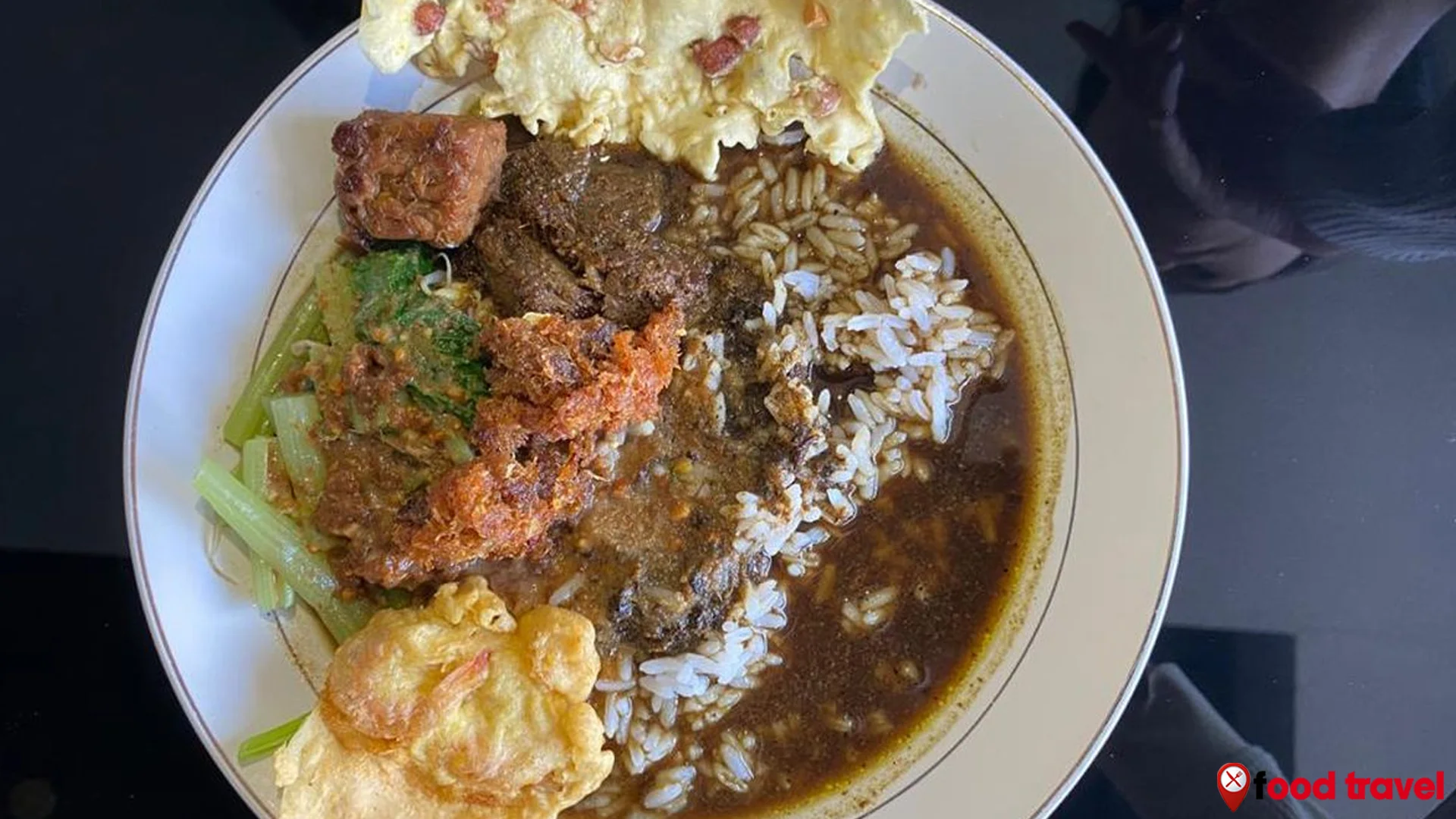 Kuliner Pecel Rawon: 4 Cara Hidangan Ini Memikat Selera Anda 2 Kuliner Pecel Rawon: 4 Cara Hidangan Ini Memikat Selera Anda