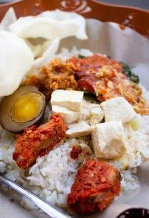 5 Lauk Pendamping Sego Cawuk yang Bikin Sarapan Makin Mantul