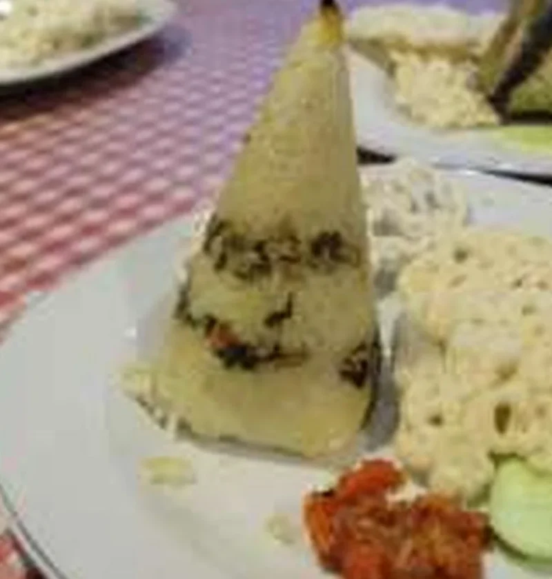 Tekstur Nasi Mamong Legit: Nasi Pulen Isi Patin Lembut Bertahan Gurih 3 Suap