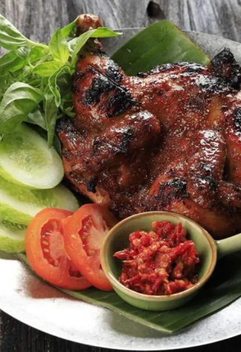 Kuliner Ayam Bakar Madu Menawarkan 5 Rasa Gurih Manis yang Dahsyat