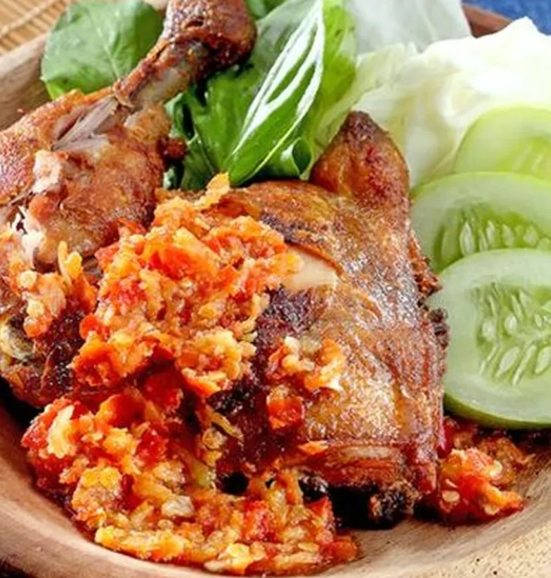 Kuliner Ayam Penyet Alami Lonjakan Popularitas Besar